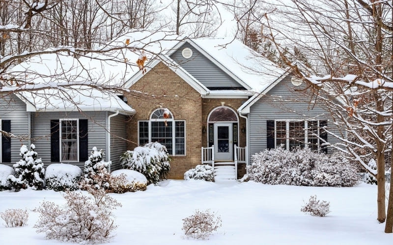 How to Winterize a House in Des Moines, Iowa